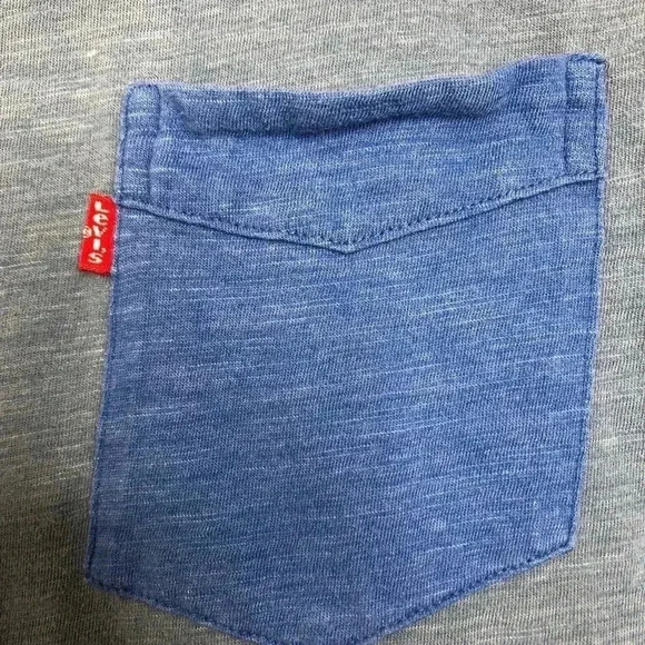 Levi’s  T-Shirt Grey/Blue Front Pocket Size Medium - Picture 5 of 16